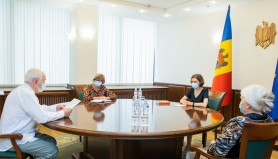 FOTO // Maia Sandu la discuții cu Eugen Doga și soția sa